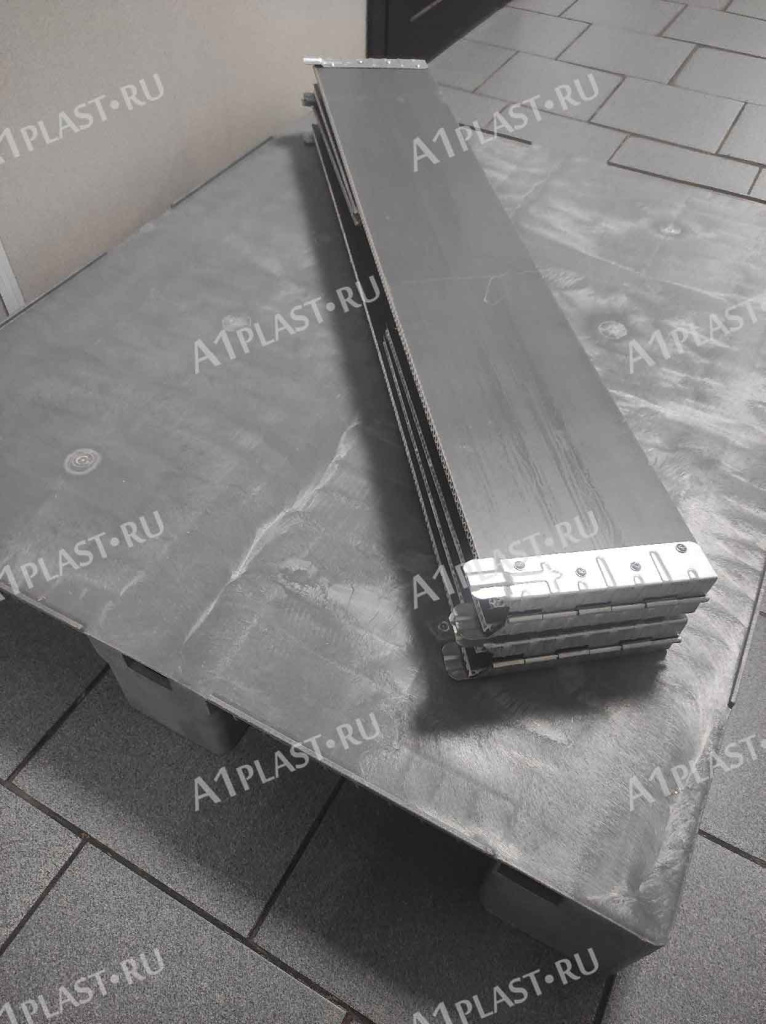 plastikovyj-bort-na-palletu.jpg